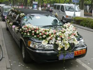 新款黑色4排加长林肯·婚车 (2500元天)